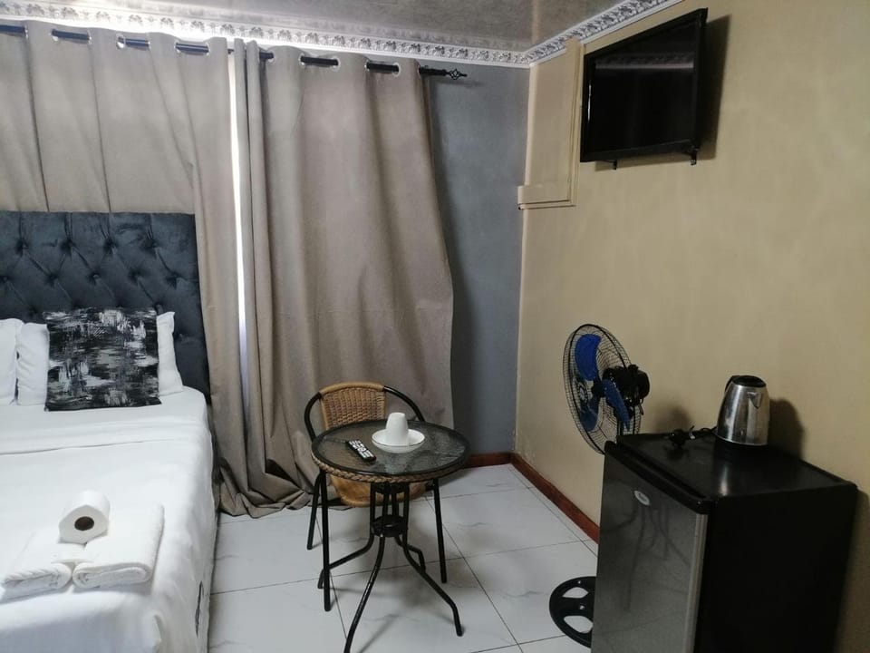 Communal lounge/ TV room, TV and multimedia, Living room
