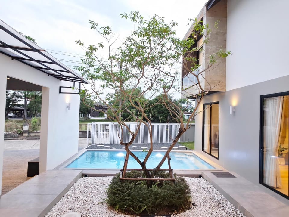 Property building, Balcony/Terrace, Swimming pool