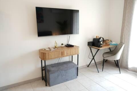 Studio modern avec terrasse et parking a 15 min de cannes Apartment in Cannes
