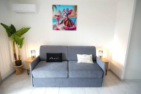 Studio modern avec terrasse et parking a 15 min de cannes Apartment in Cannes