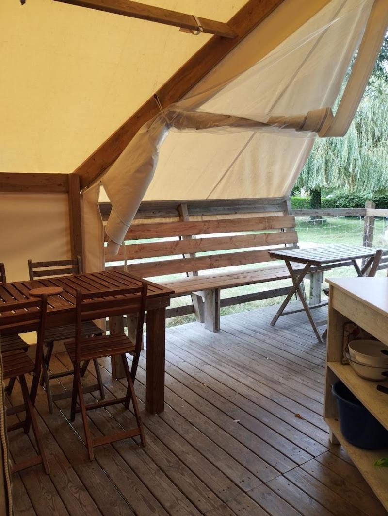 Camping du pont d'Oust Campground/ 
RV Resort in Brittany