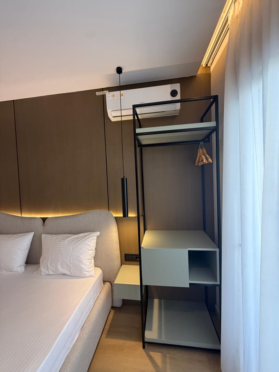 Bed, Photo of the whole room, wardrobe, air conditioner