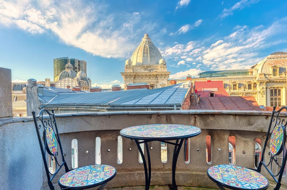 View (from property/room), View (from property/room), Balcony/Terrace, Balcony/Terrace, Seating area, City view, City view, Landmark view, Landmark view