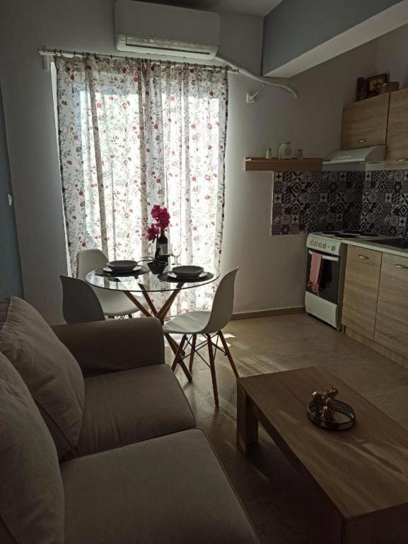 M & M Small House Rhodes Town Apartment in Rhodes