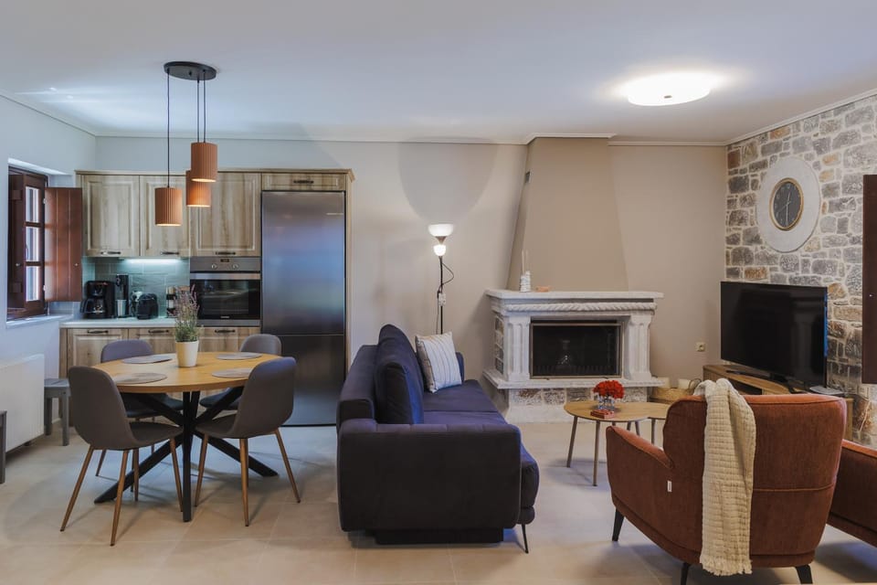 TV and multimedia, Living room, Seating area, Dining area