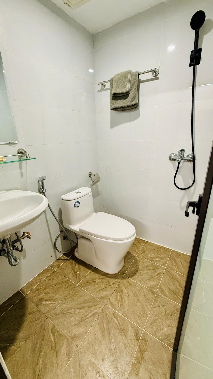 Toilet, bidet, bidet