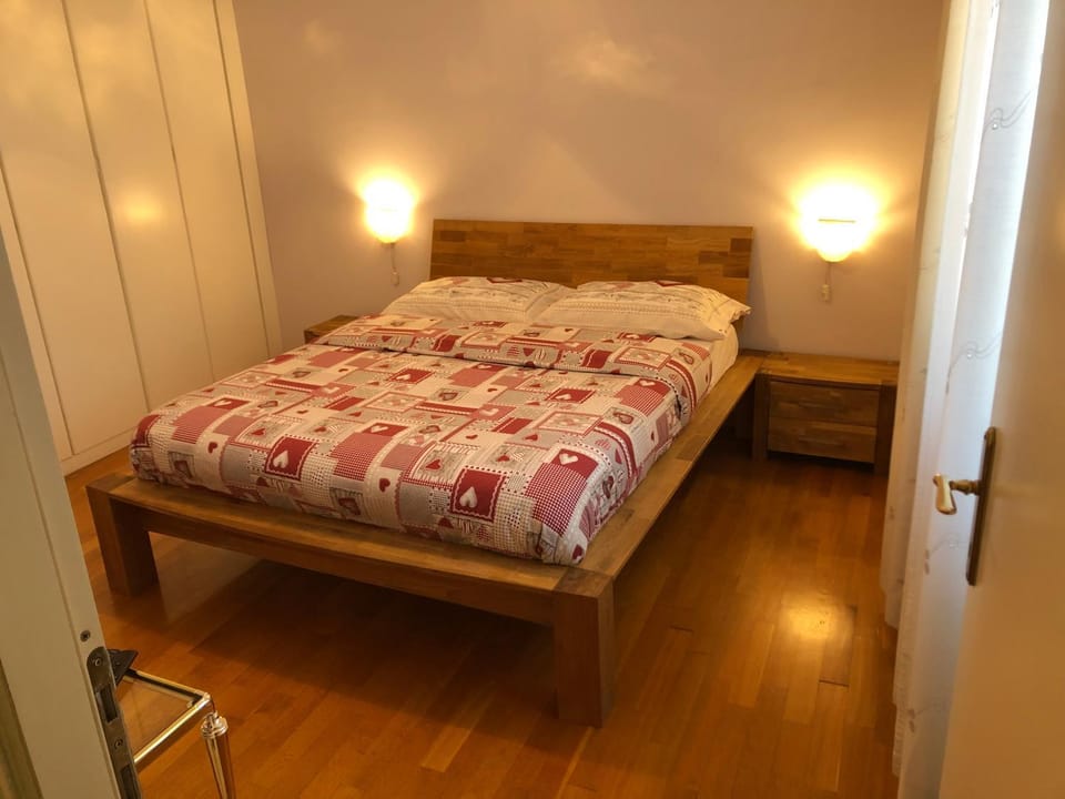 Bed, Photo of the whole room