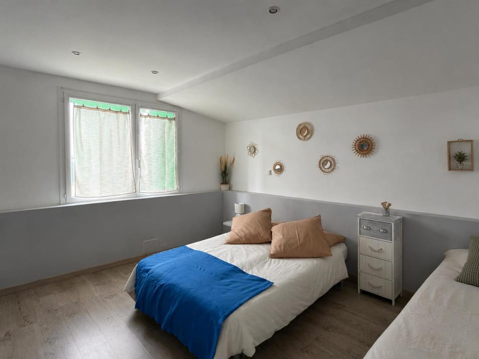 Bed, Photo of the whole room
