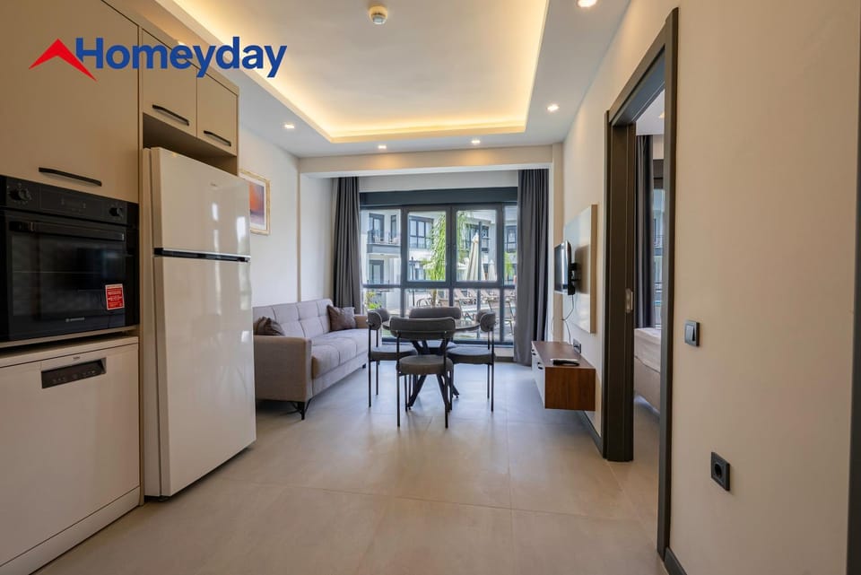 Living room, dishwasher, oven