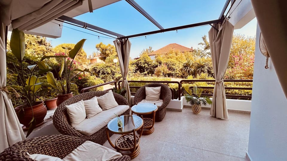Patio, Day, Garden, View (from property/room), Balcony/Terrace, Seating area, Garden view
