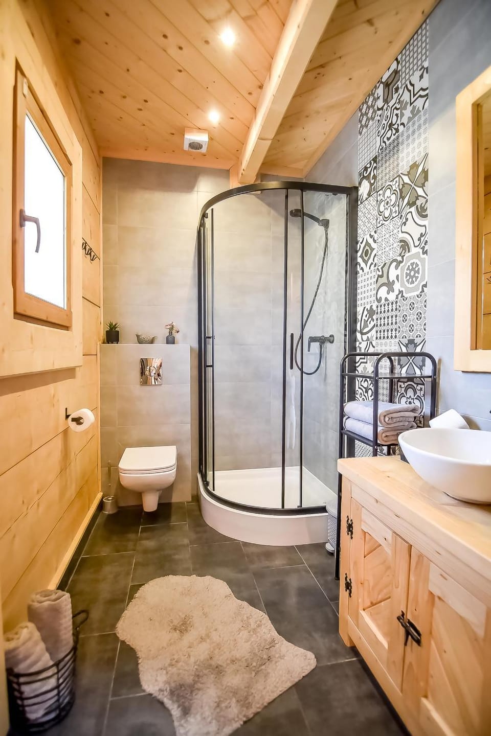 Shower, Toilet, Bathroom, towels