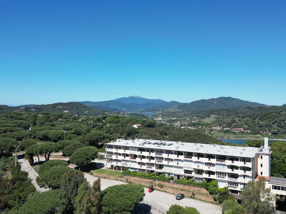 Property building, Day, Natural landscape, Bird's eye view, Mountain view