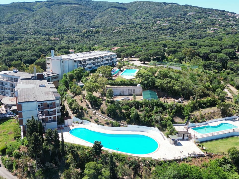 Property building, Spring, Day, Natural landscape, Bird's eye view, Pool view, Swimming pool