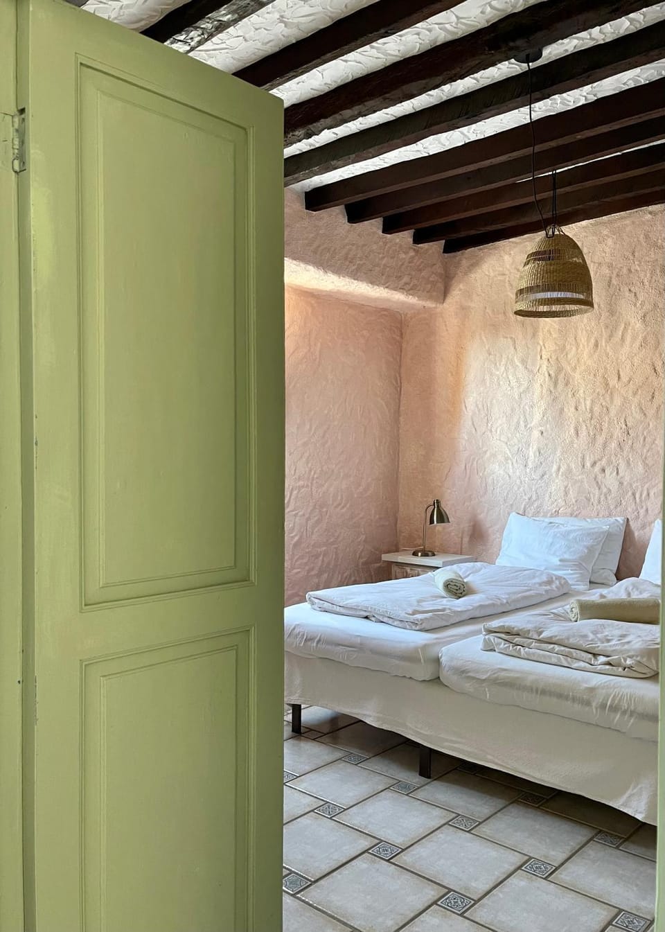 Bedroom, towels