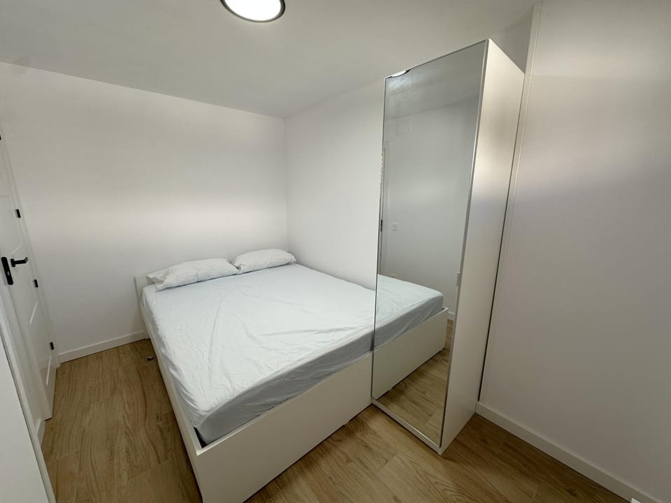 Bed, Photo of the whole room, Bedroom, wardrobe