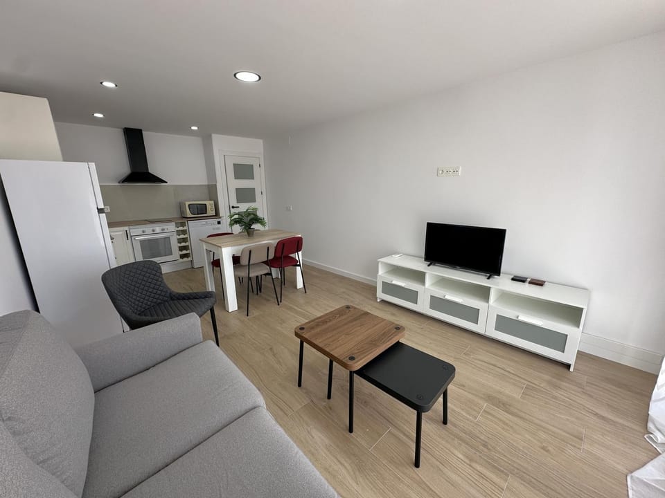 TV and multimedia, Kitchen or kitchenette, Living room, Seating area, Dining area