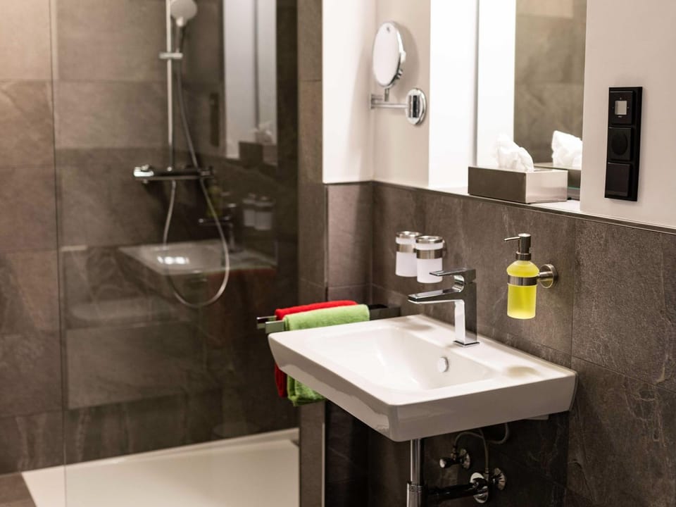 Bathroom, Decorative detail