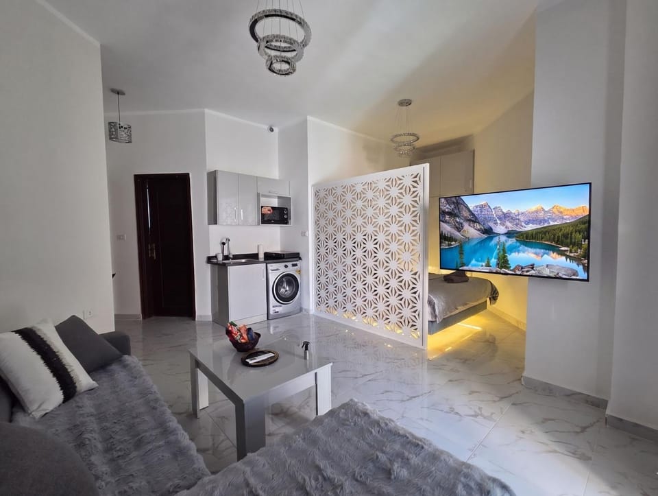 Communal lounge/ TV room, TV and multimedia, Living room, washing machine