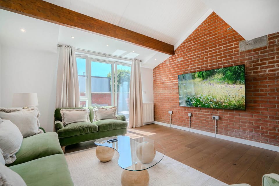 Communal lounge/ TV room, TV and multimedia, Living room