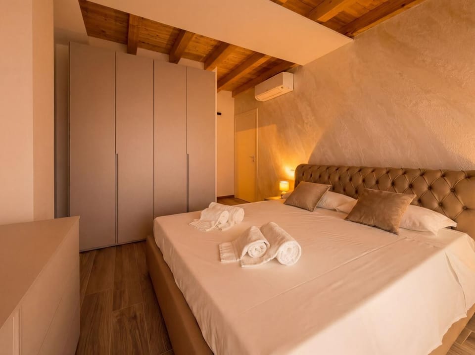 Bed, Photo of the whole room, Bedroom, towels, wardrobe