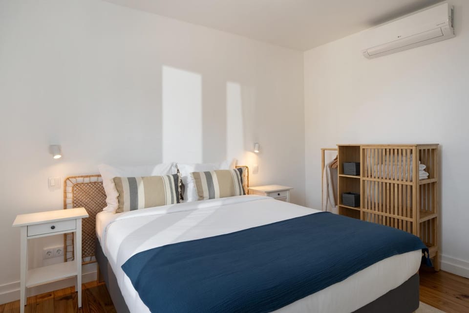 Bed, Photo of the whole room, Bedroom, air conditioner