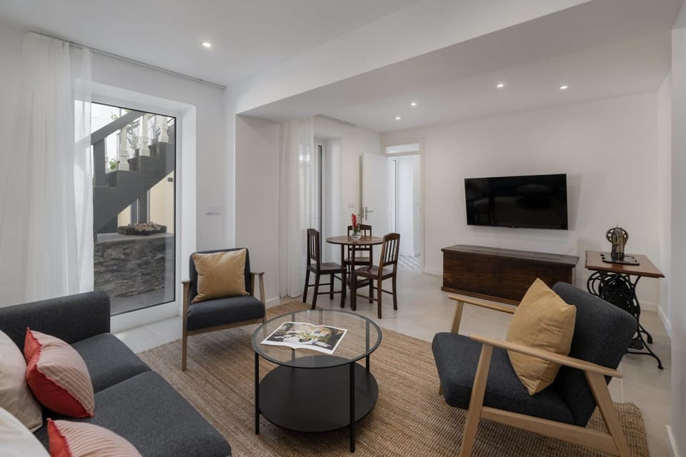 TV and multimedia, Living room, Seating area