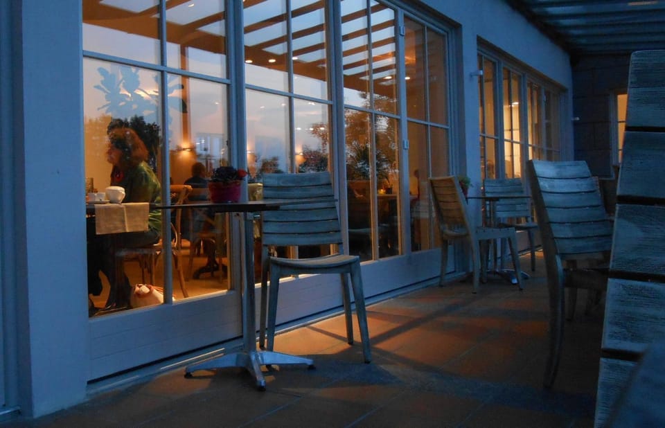 Restaurant/places to eat, Balcony/Terrace