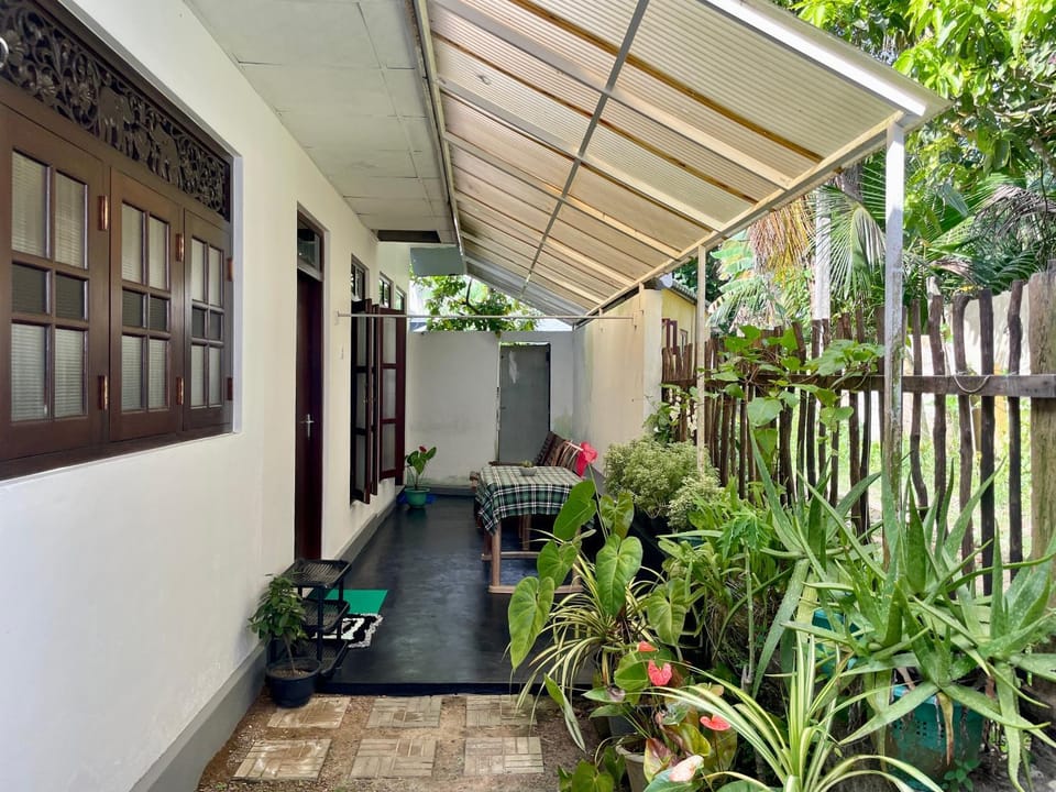 Facade/entrance, Day, Balcony/Terrace