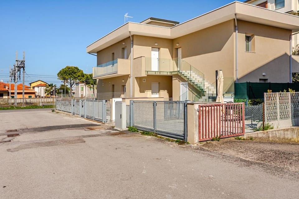 Elegant apartment with large garden and parking Apartment in Marotta