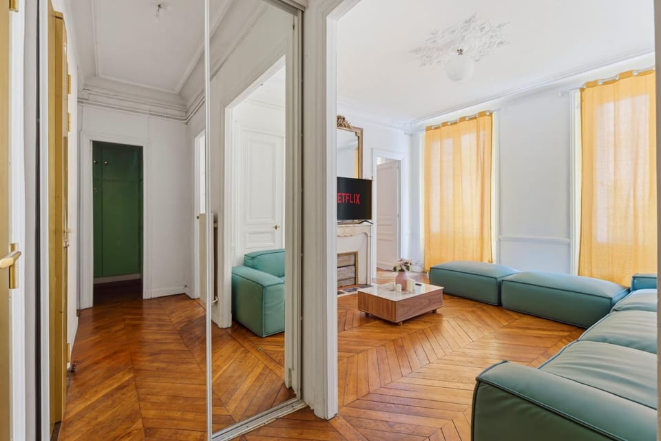 Modern Paris 2BR Apartment-Central Stay with Netflix Apartment in Paris