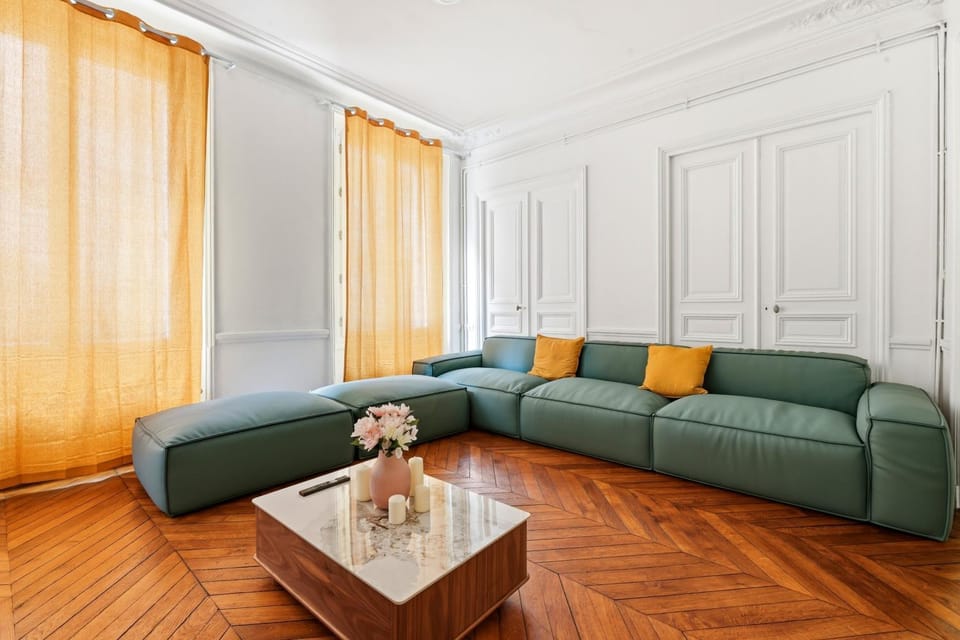 Modern Paris 2BR Apartment-Central Stay with Netflix Apartment in Paris