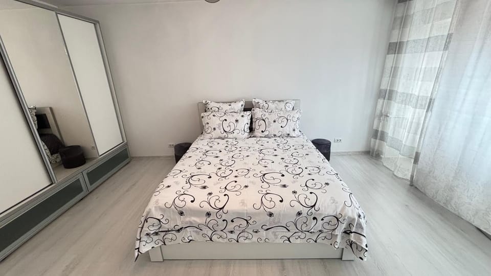 Apartament Ultra-Central Rm Valcea Apartment in Romania