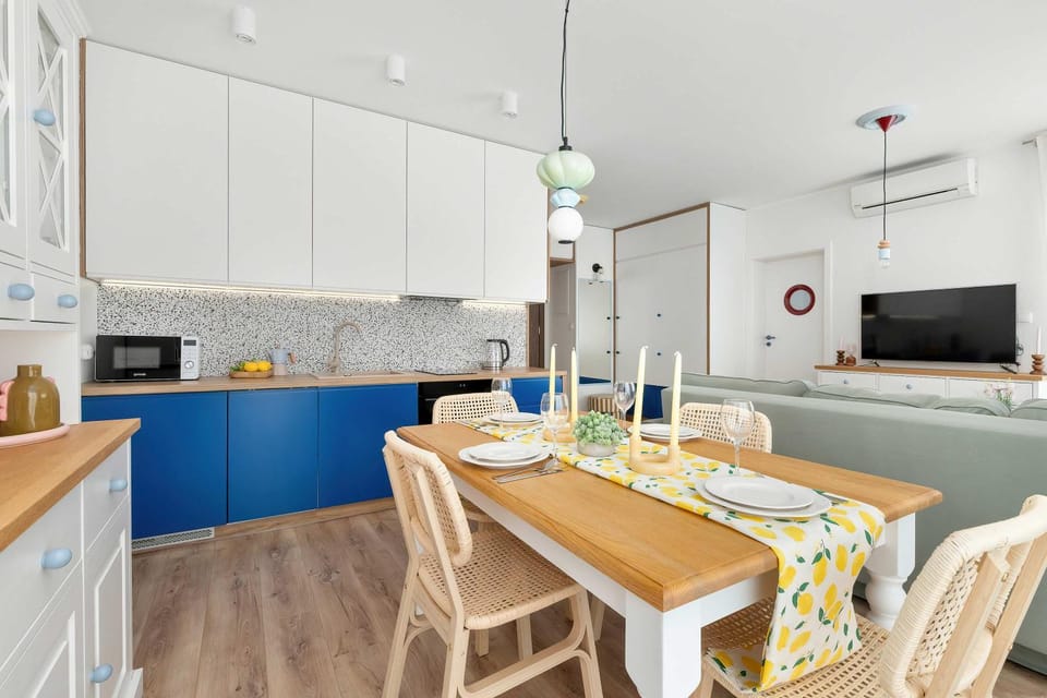 TV and multimedia, Kitchen or kitchenette, Living room, Seating area, Evening entertainment, oven, stove