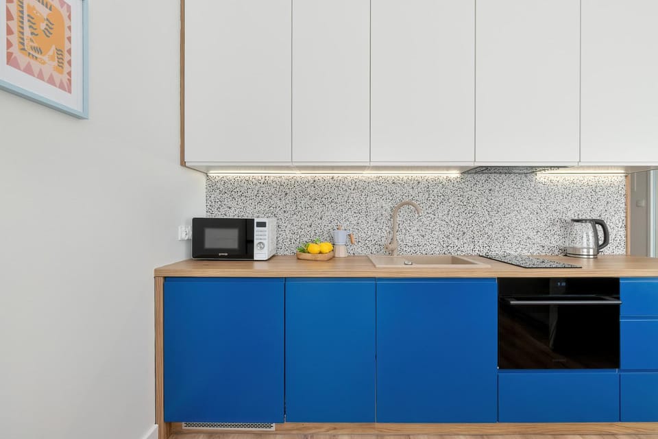 Coffee/tea facilities, Kitchen or kitchenette, stove