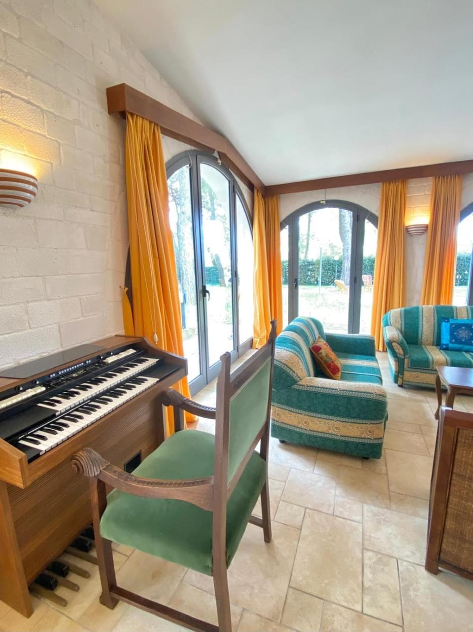 Living room, Seating area