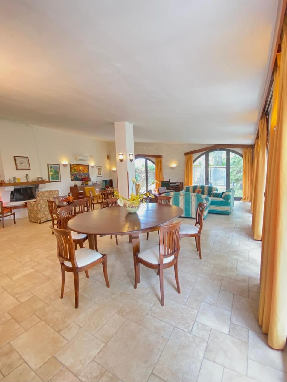 Living room, Seating area