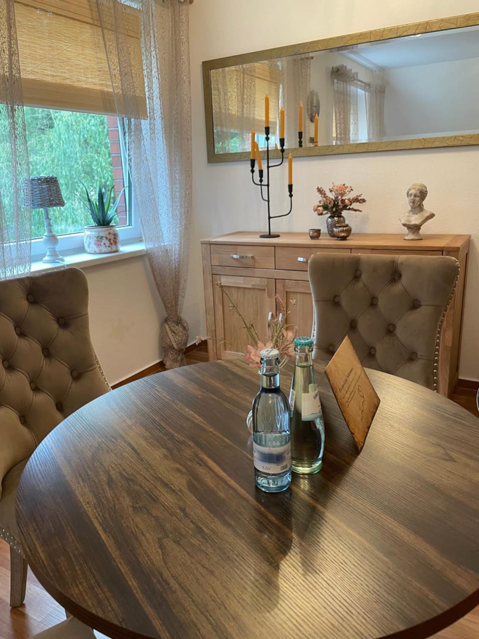 Dining area, Food