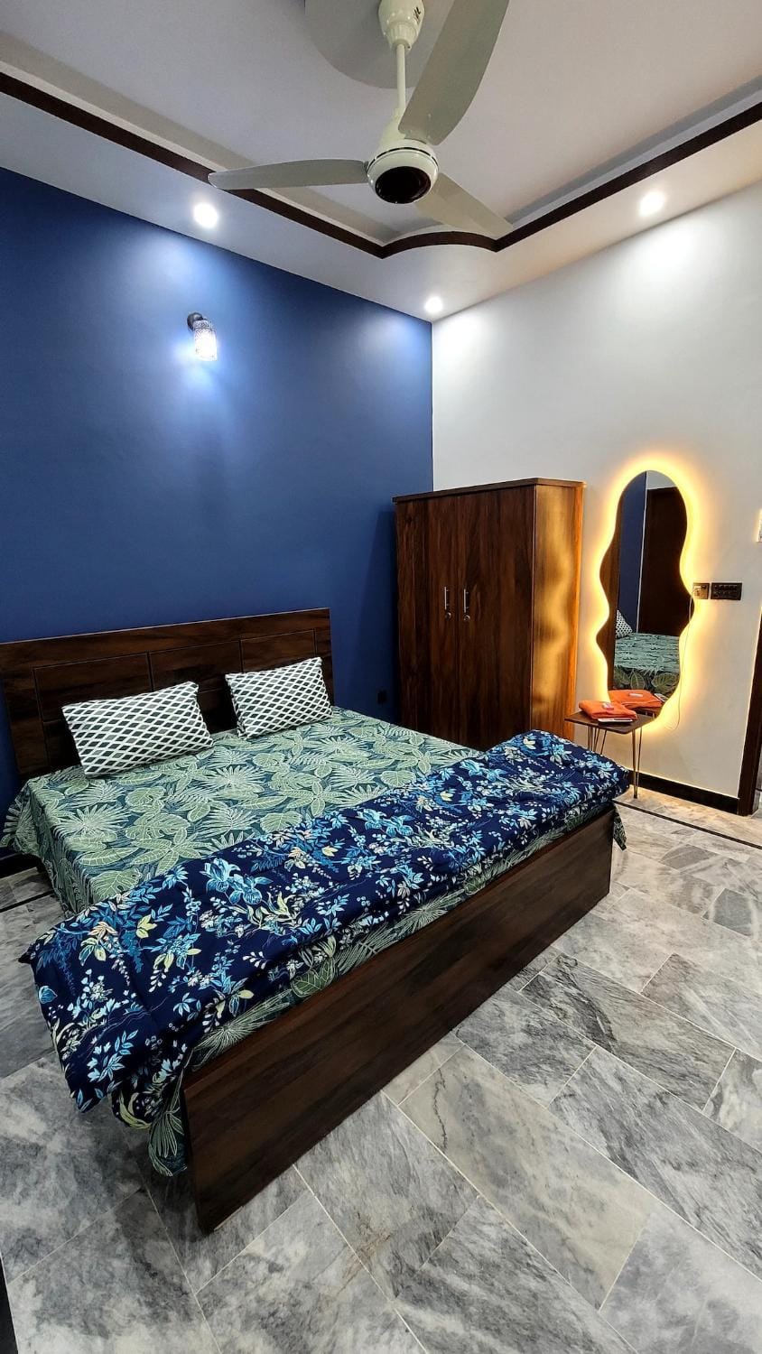 2 BR Suite, Near M9 and Airport Apartment in Karachi