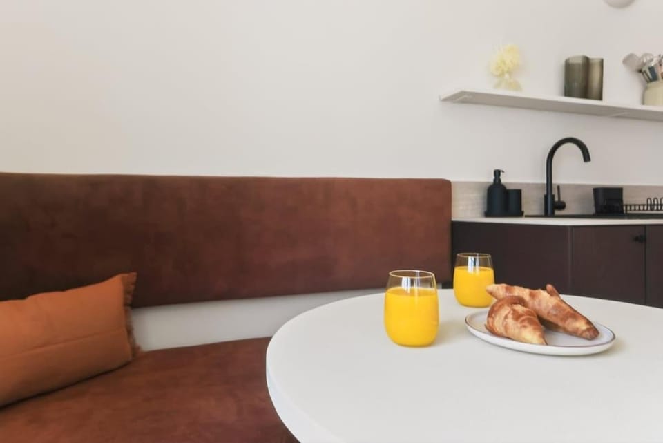 Sublime studio refait par une architecte - Marais Apartment in Paris