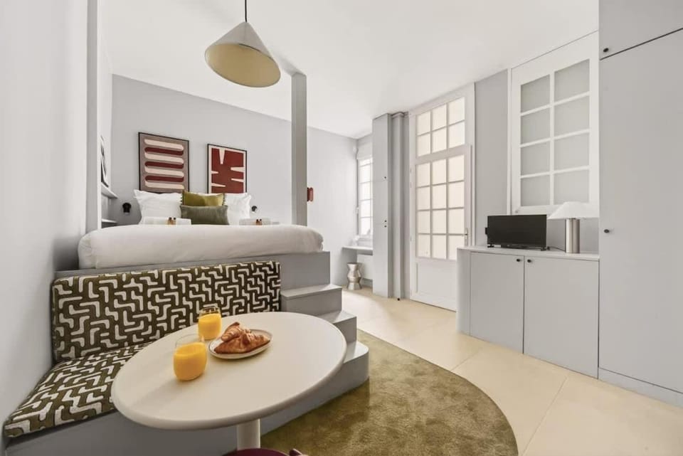 Cocon refait par une architecte au coeur du Marais Apartment in Paris