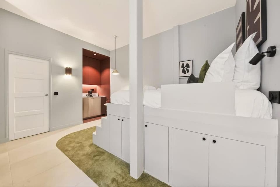 Cocon refait par une architecte au coeur du Marais Apartment in Paris
