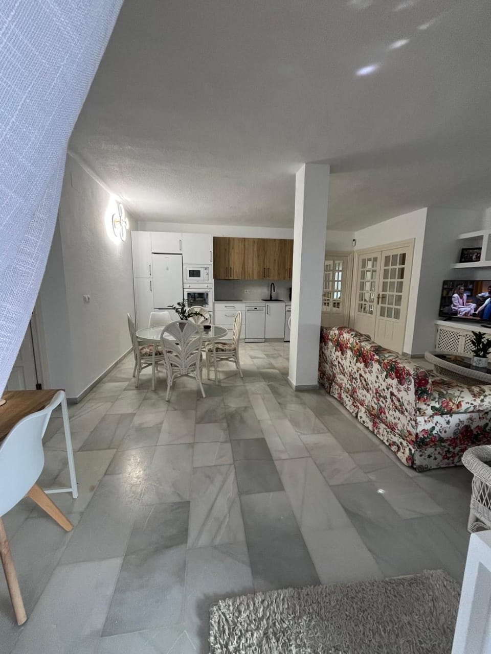 Kitchen or kitchenette, Living room