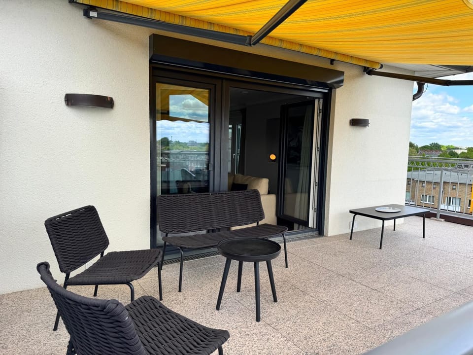 View (from property/room), Balcony/Terrace, Seating area