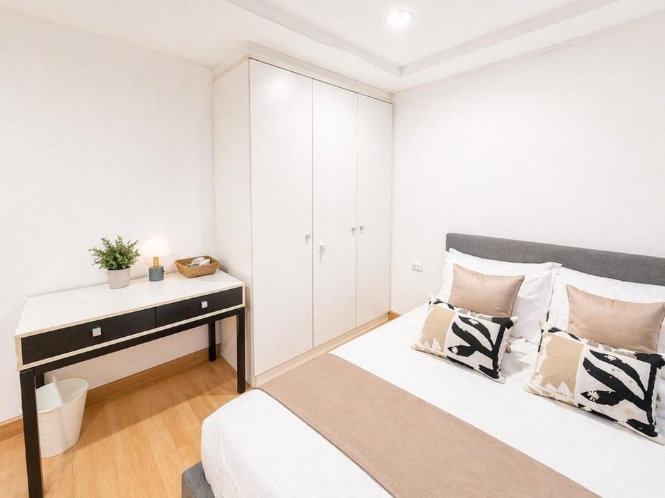 Elegant Vintage 3BR Family Home Sathorn Apartment in Bangkok