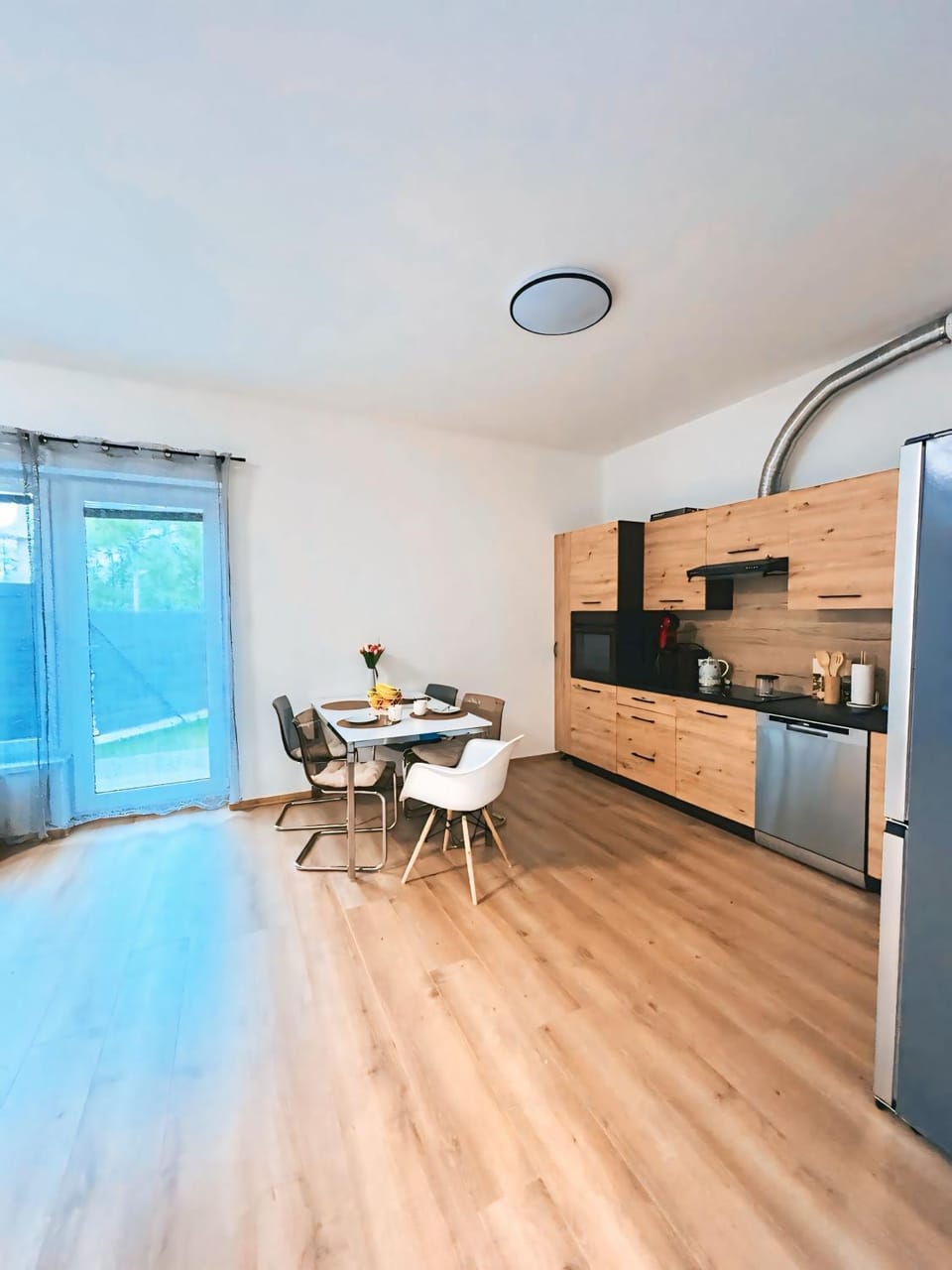Kitchen or kitchenette, Dining area, oven, stove
