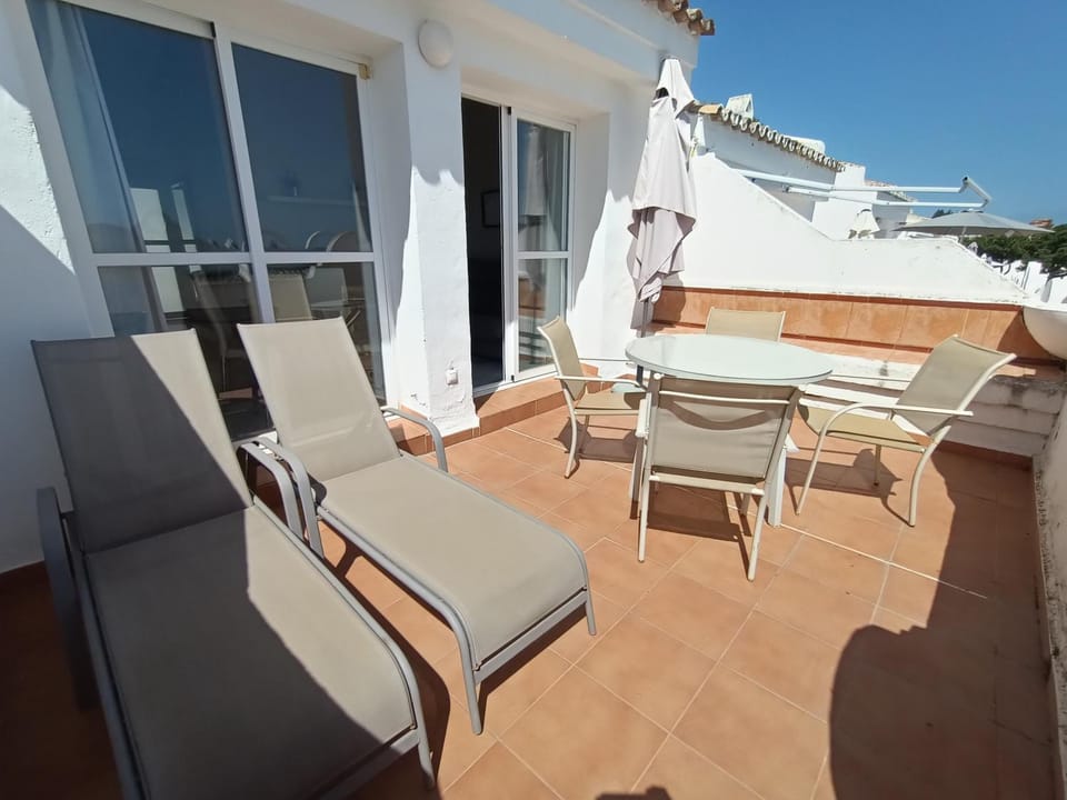 Balcony/Terrace, sunbed