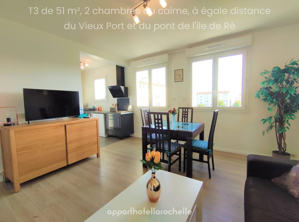 Communal lounge/ TV room, TV and multimedia, Living room, Dining area