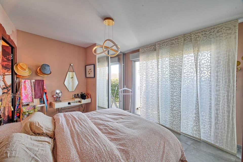 Lovely 4-Bedroom Family Apartment in Central Nice Apartment in Nice