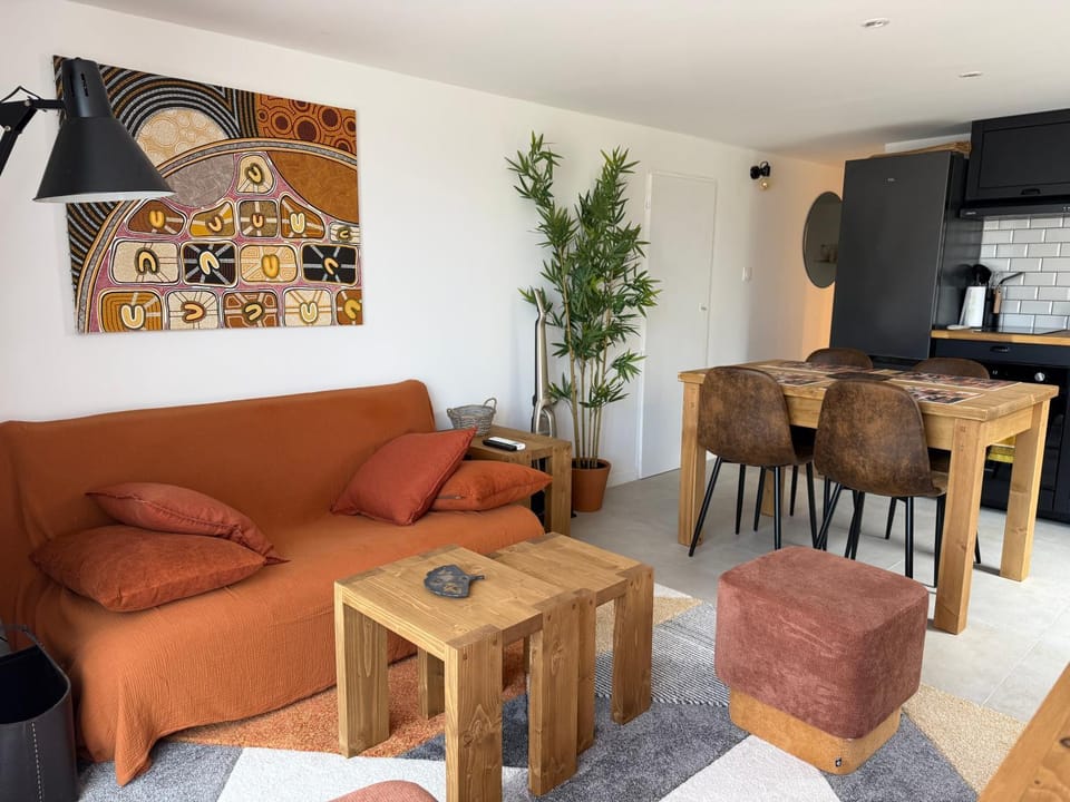 Appartement en rez de jardin au calme à la mer Apartment in French Riviera