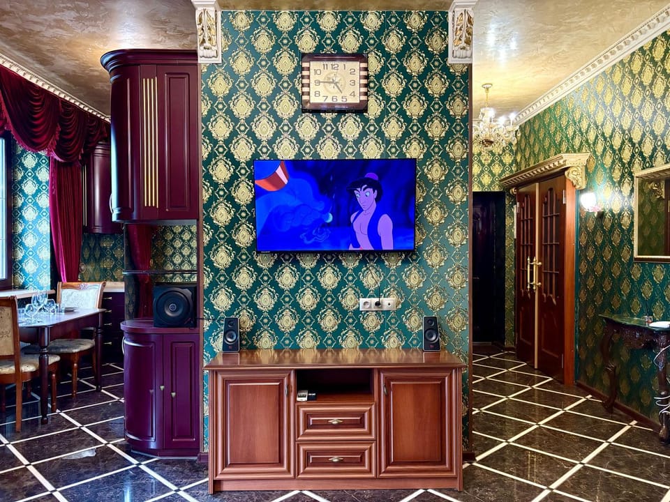 TV and multimedia, Seating area, Evening entertainment